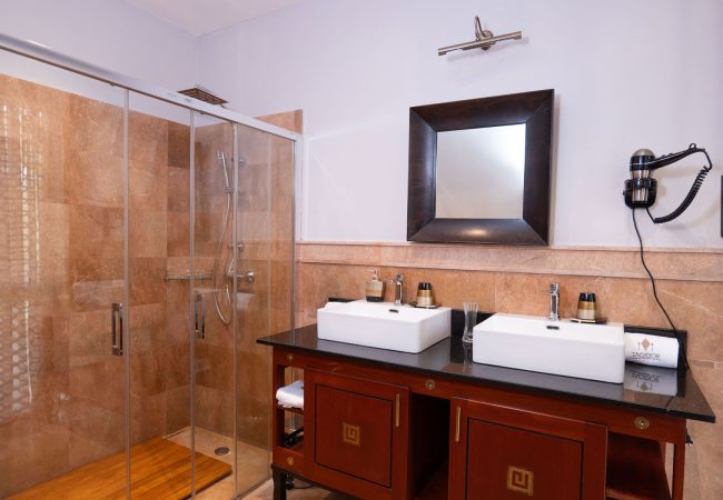 gUST-HOUSE-1--1-(23)